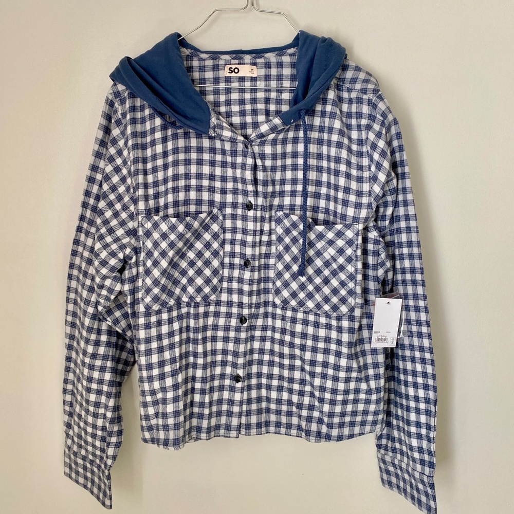 Juniors' Plus SO Hooded Shrunken Shirt